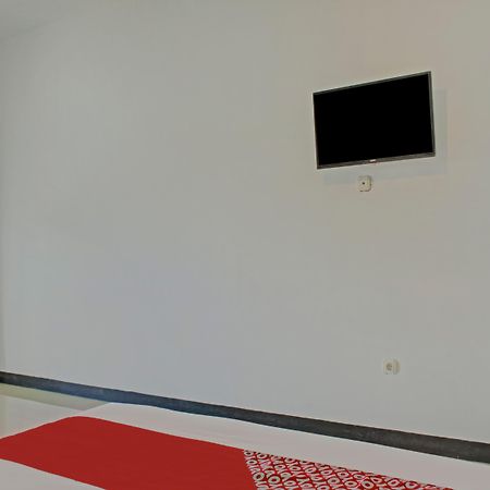Oyo 3841 Wisma 25 Чилачап Екстериор снимка