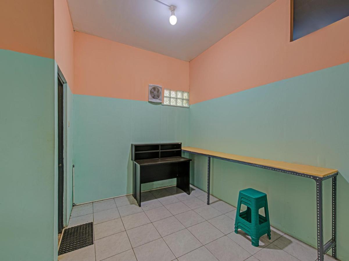 Oyo 3841 Wisma 25 Чилачап Екстериор снимка