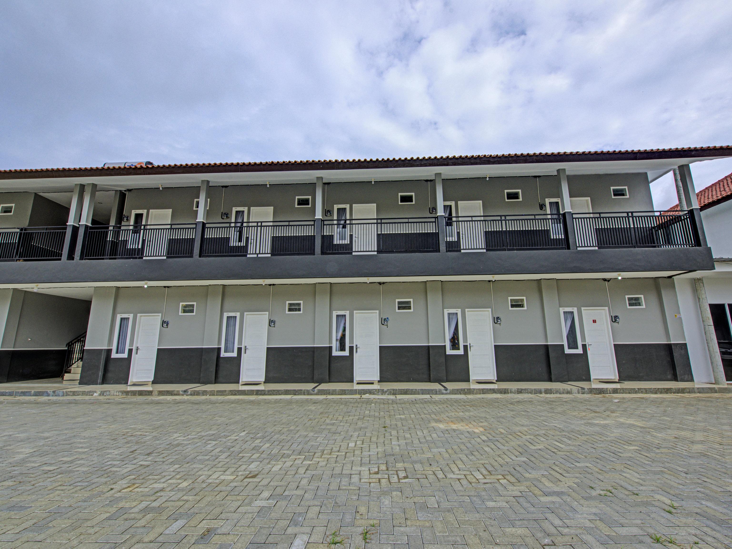 Oyo 3841 Wisma 25 Чилачап Екстериор снимка