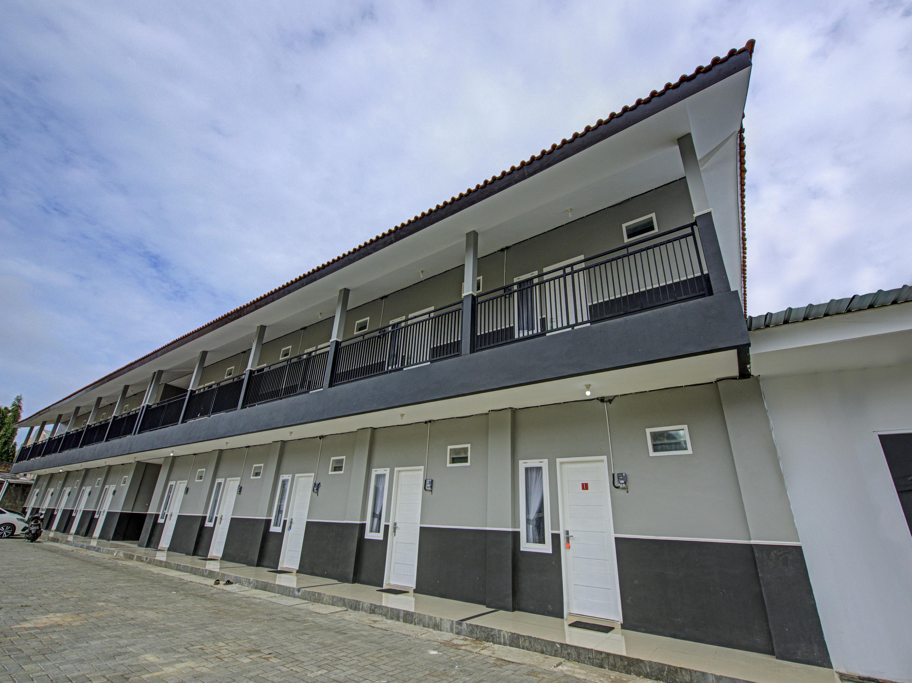 Oyo 3841 Wisma 25 Чилачап Екстериор снимка